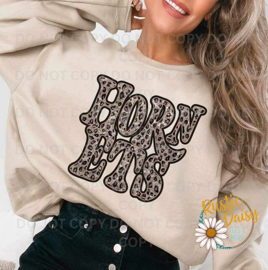 T-shirt with HORNETS text in retro wavy letters filled with leopard print pattern